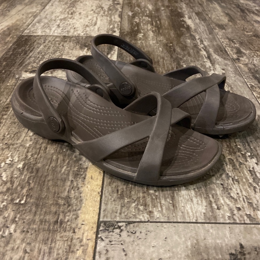 CROCS Brown Meleen Cross Band Sandals Women’s Size 8.